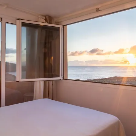 Seaside Jacuzzi Pool Free Surf Retreat *