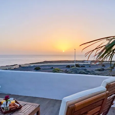 Seaside Jacuzzi Pool Free Surf Retreat