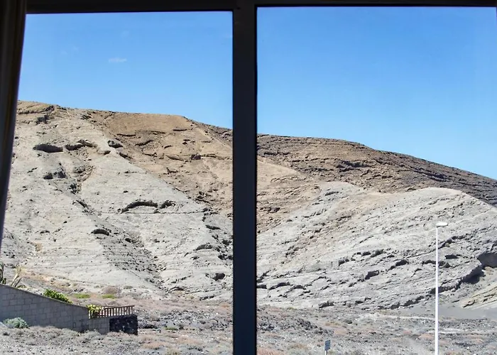 Seaside Jacuzzi Pool Free Surf Retreat