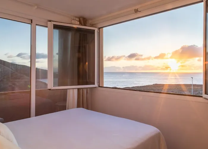 Seaside Jacuzzi Pool Free Surf Retreat *