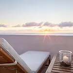 Дом отдыха Seaside Jacuzzi Pool Free Surf Retreat *