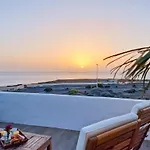Seaside Jacuzzi Pool Free Surf Retreat