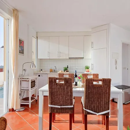 Seaside Jacuzzi Pool Free Surf Retreat