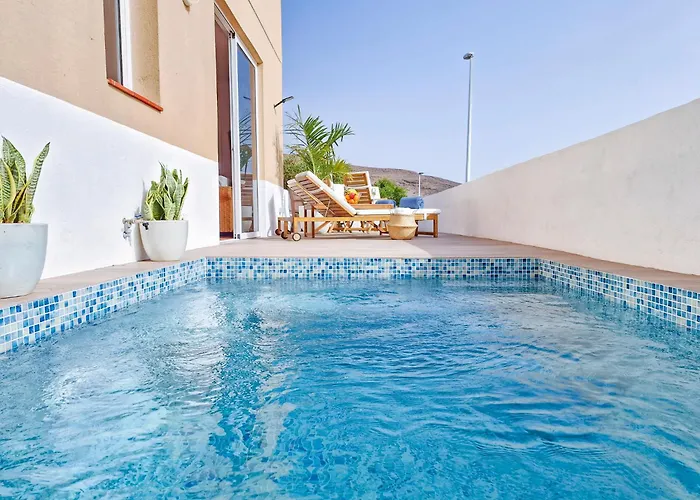 Seaside Jacuzzi Pool Free Surf Retreat Dom wakacyjny *