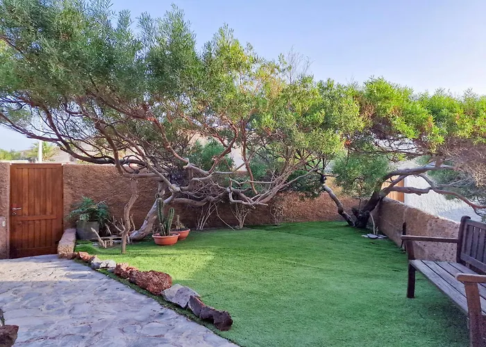 Seaside Jacuzzi Pool Free Surf Retreat