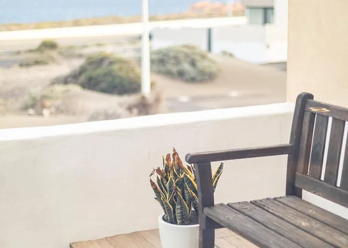 Seaside Jacuzzi Pool Free Surf Retreat * El Medano (Tenerife)