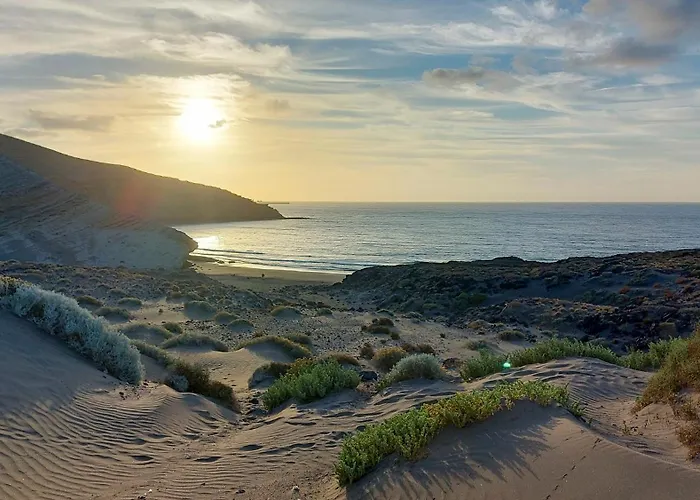 Seaside Jacuzzi Pool Free Surf Retreat * El Medano (Tenerife)